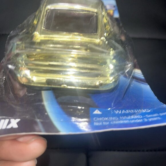 This vintage diecast car is a must-have for any collector or fan of the Porsche - Picture 7 of 8